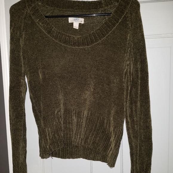 Sweater - Picture 1 of 2